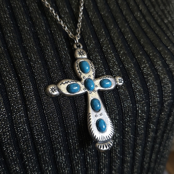 1970s Silvertone and Faux Turquoise Pendant Necklace. - Picture 3 of 7